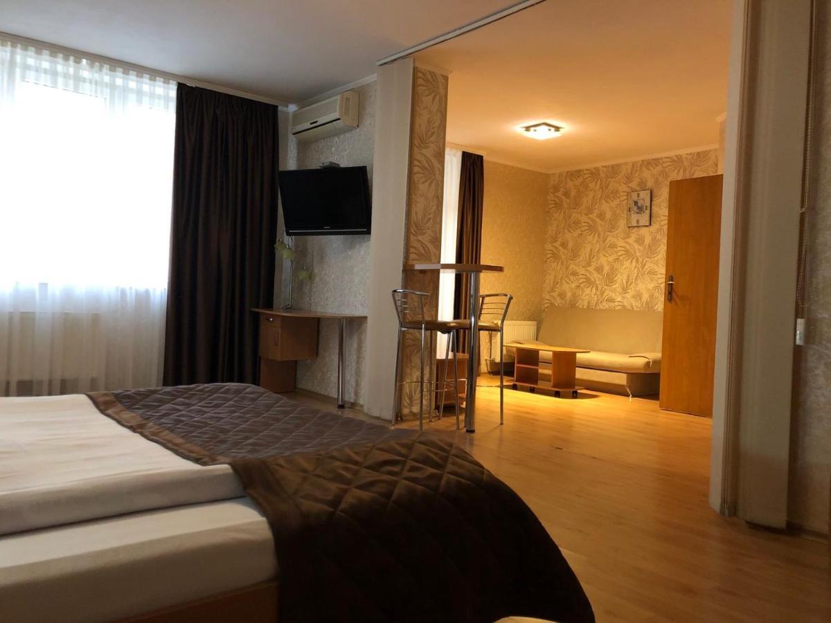 Comfort Hotel Kyiv Exterior photo